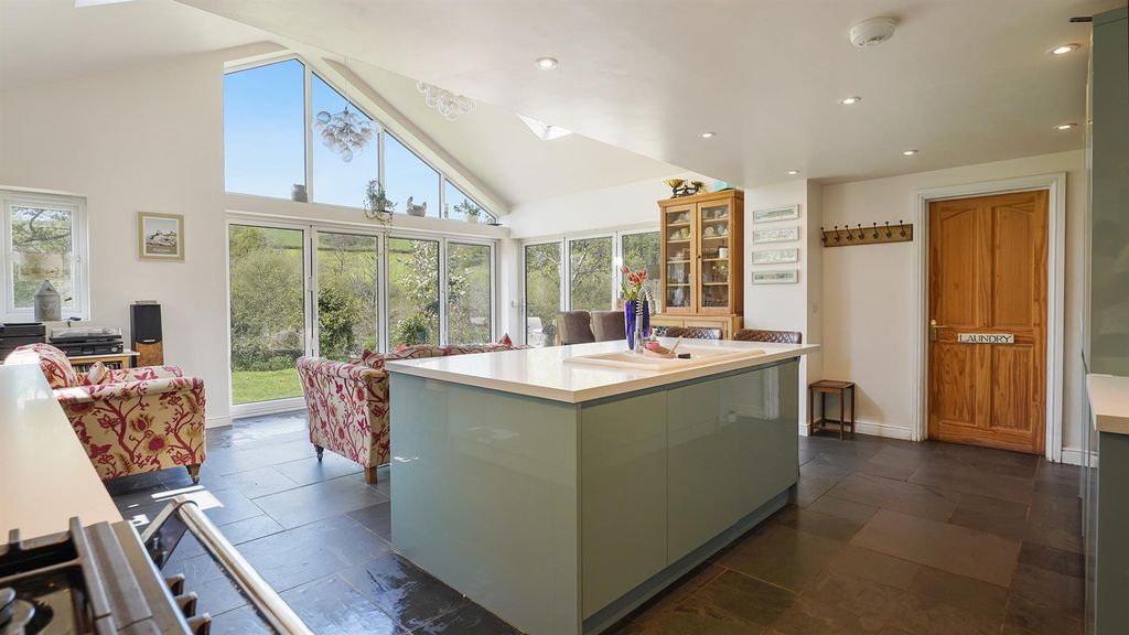 Property photo 3 of 55 61.Jpg