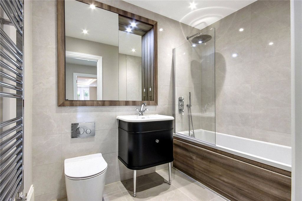 Additional image 8 of 2 bed flat for saleGreen Hedges, Westerham Road, Oxted, Surrey RH8