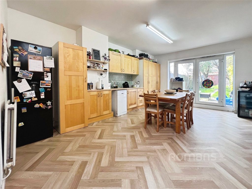 Property photo 3 of 23 Picture No. 11