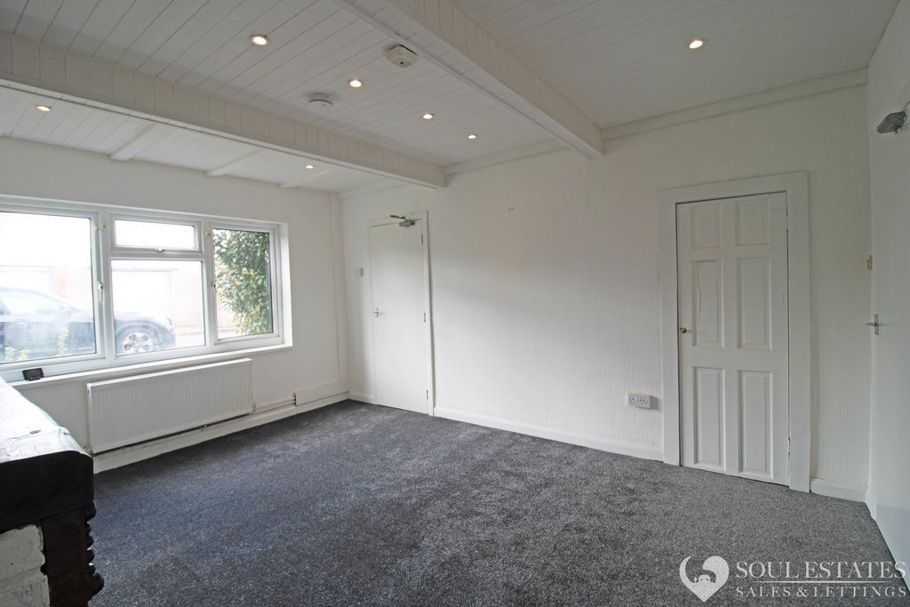 Property photo 3 of 19 Lounge