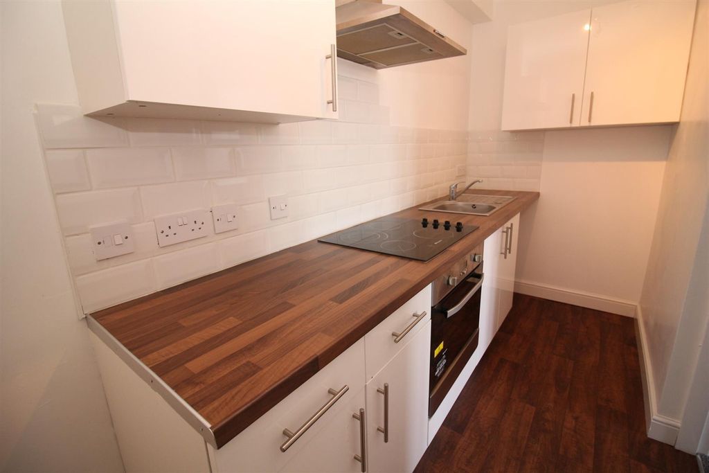 Property photo 3 of 9 Kitchen