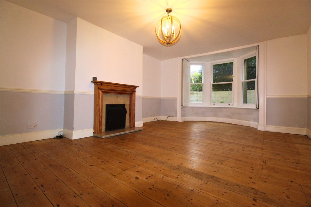 Property photo 2 of 7 Living Room