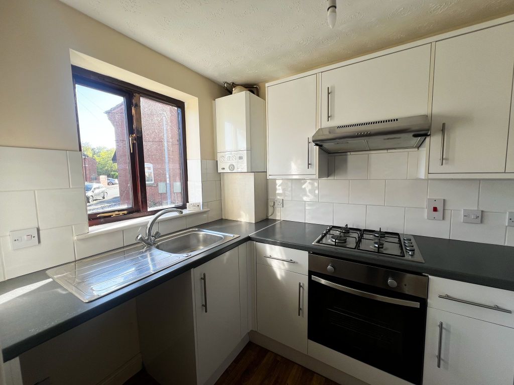 Property photo 3 of 8 Kitchen