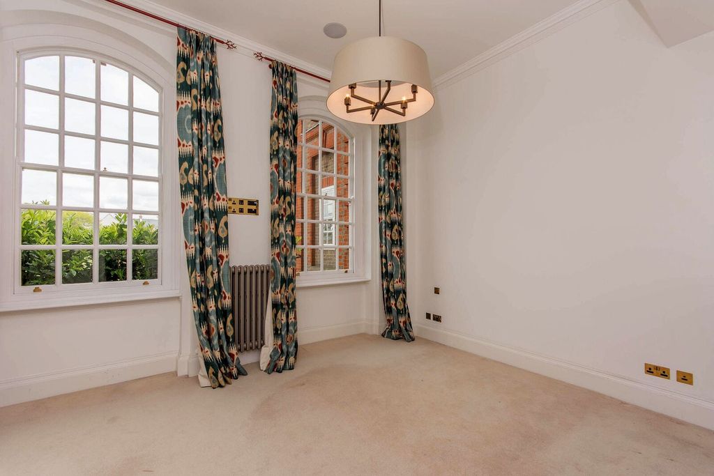 Property photo 3 of 23