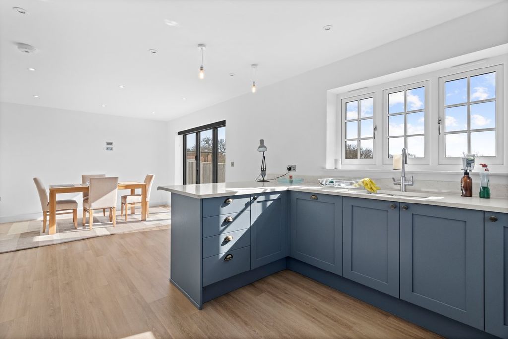 Property photo 3 of 41