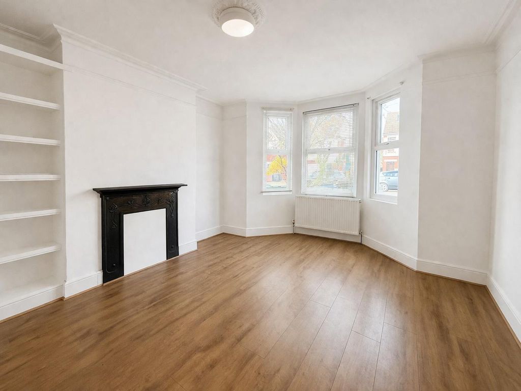 Property photo 2 of 11 Living Room