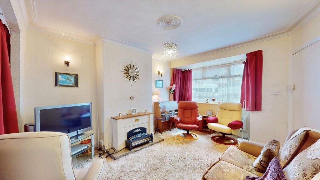 Property photo 2 of 26