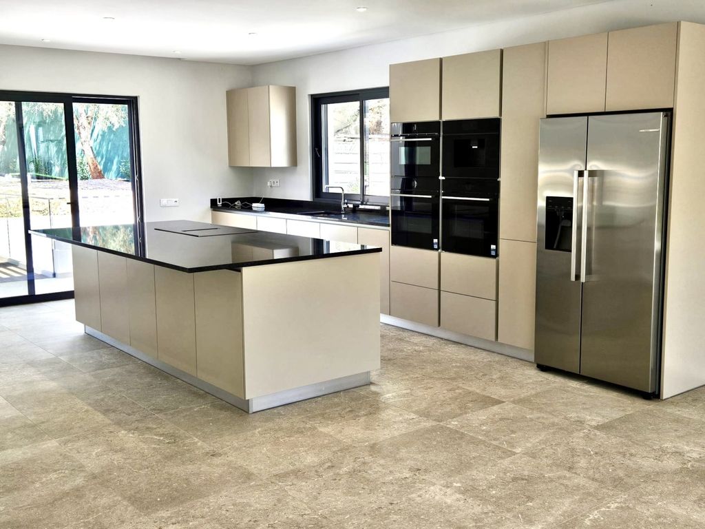 Property photo 3 of 37