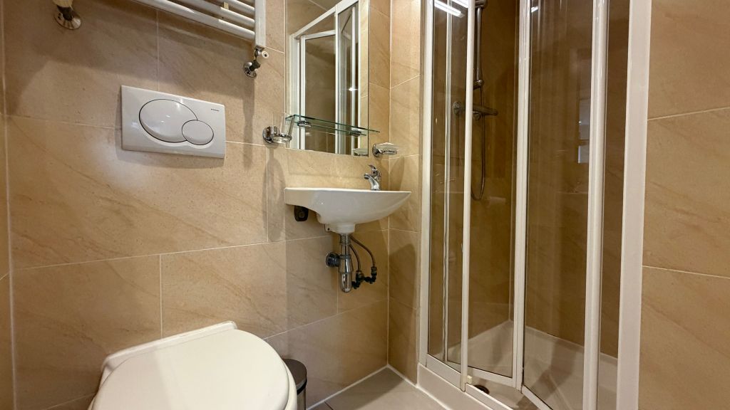 Property photo 3 of 9 Bathroom