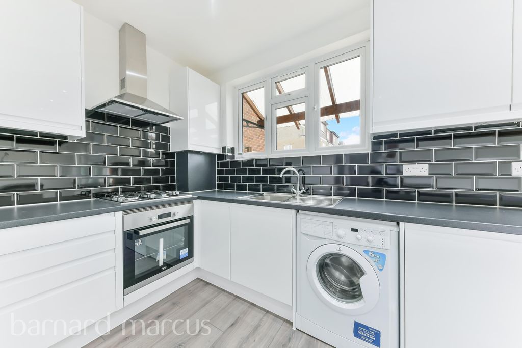 Property photo 2 of 9 Kitchen