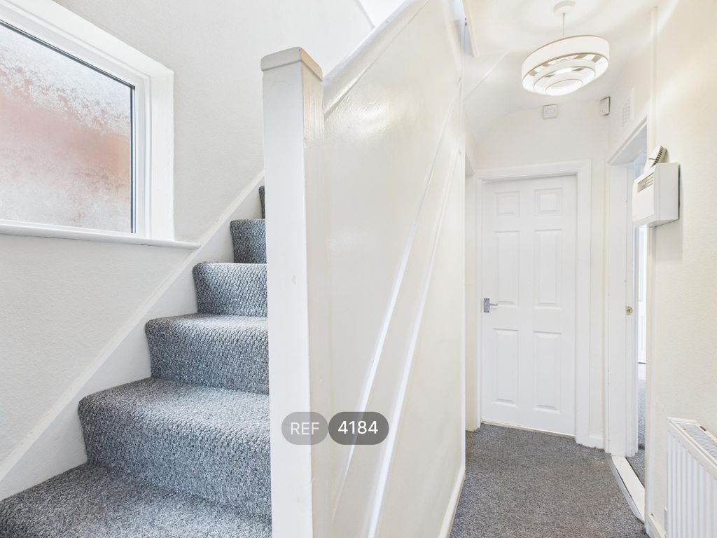 Property photo 2 of 17 Hallway