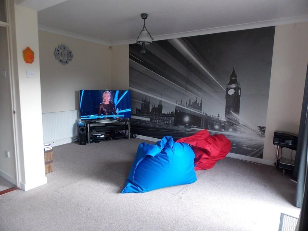 Property photo 2 of 8 Lounge.Jpg