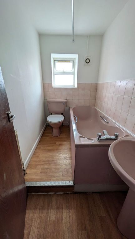 Property photo 2 of 2 F5506A21-80E2-4138-B2Ef-A590A221717F