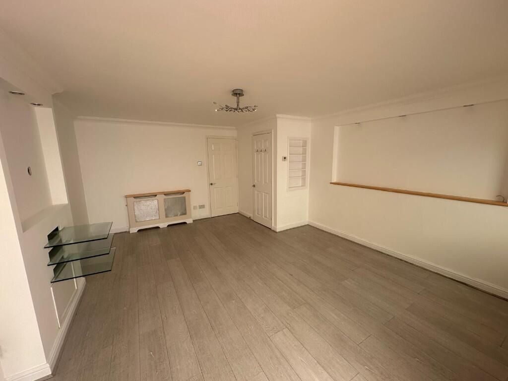 Property photo 1 of 18 Triumph Close, Grays, Essex, Rm16 6Rq