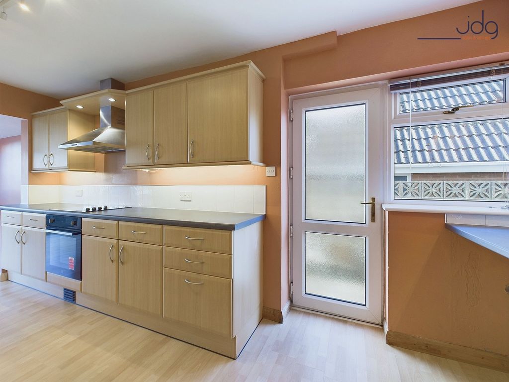 Property photo 3 of 16 Kitchen
