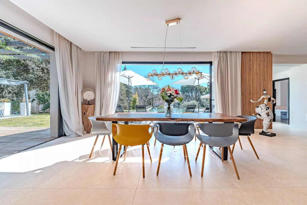 Property photo 1 of 10 Roquefort Les Pins - New Contemporary Villa In A Peaceful Location