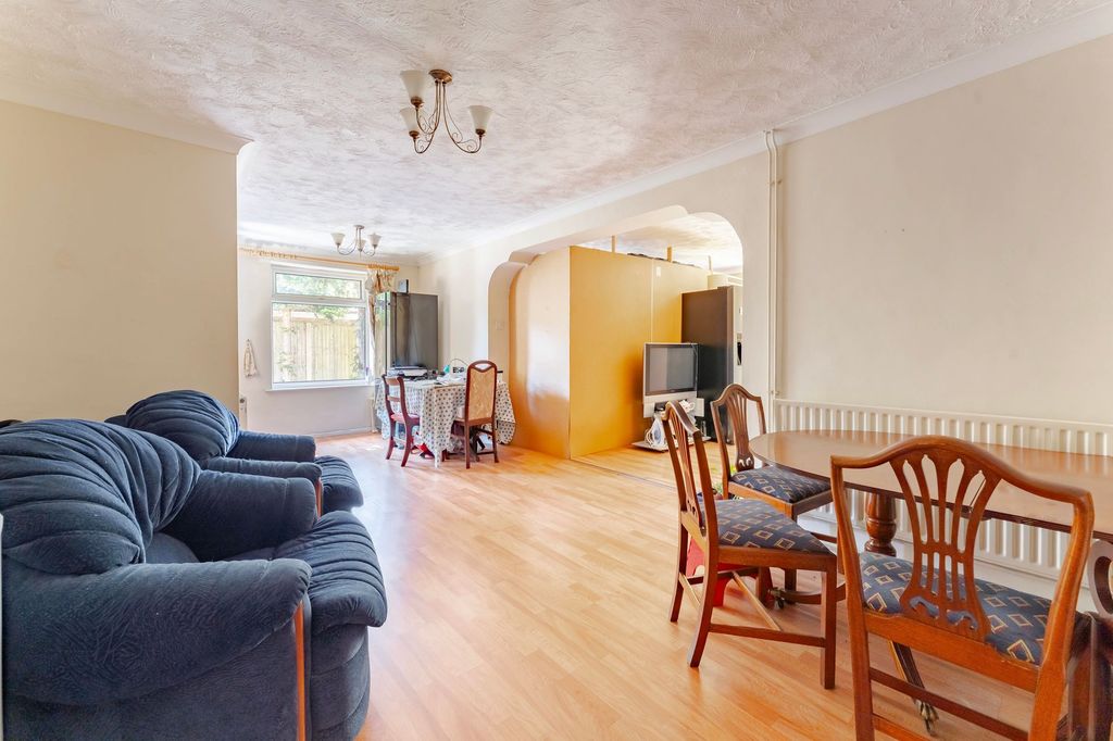 Property photo 2 of 23