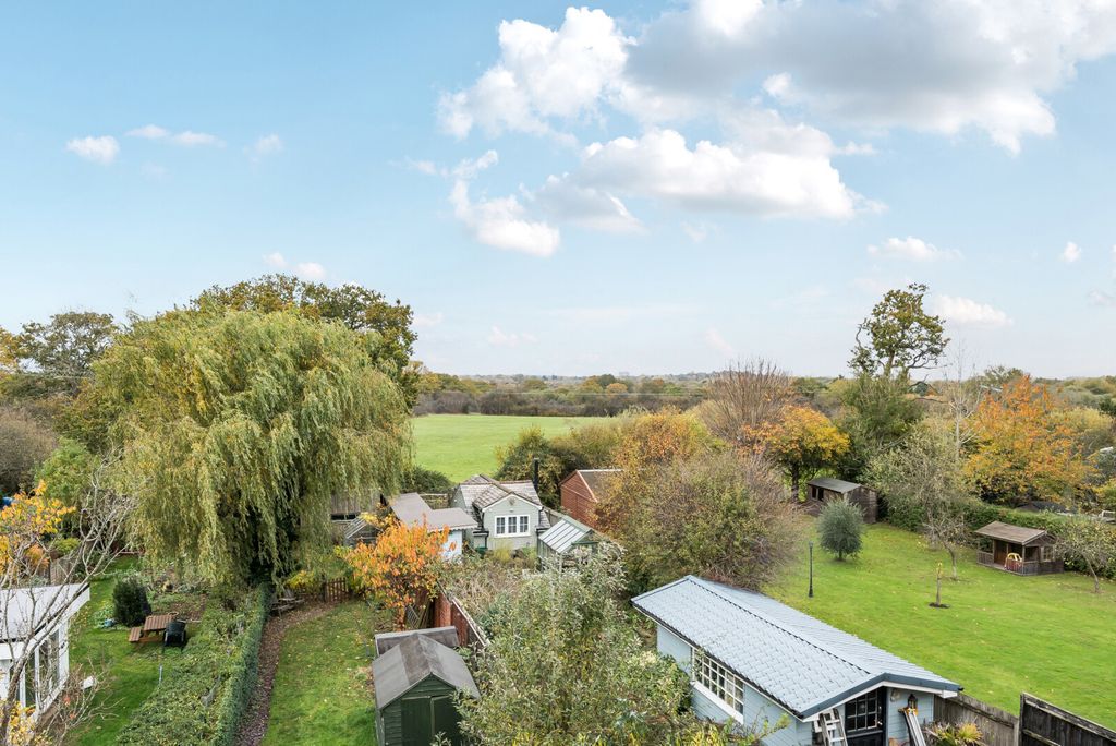 Property photo 2 of 14 1374941-20-690897...