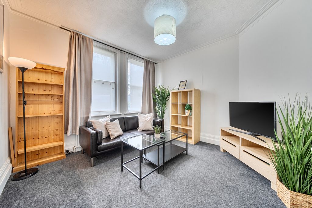 Property photo 3 of 20 Reception