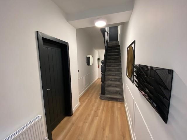 Property photo 2 of 10 Hallway