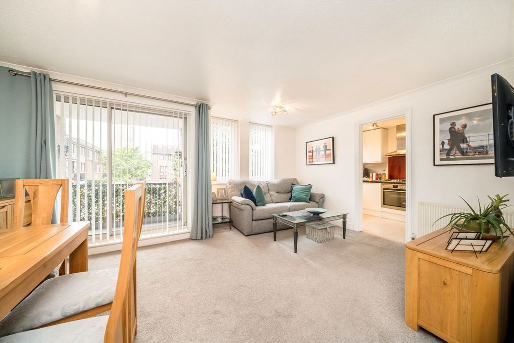 Property photo 2 of 8