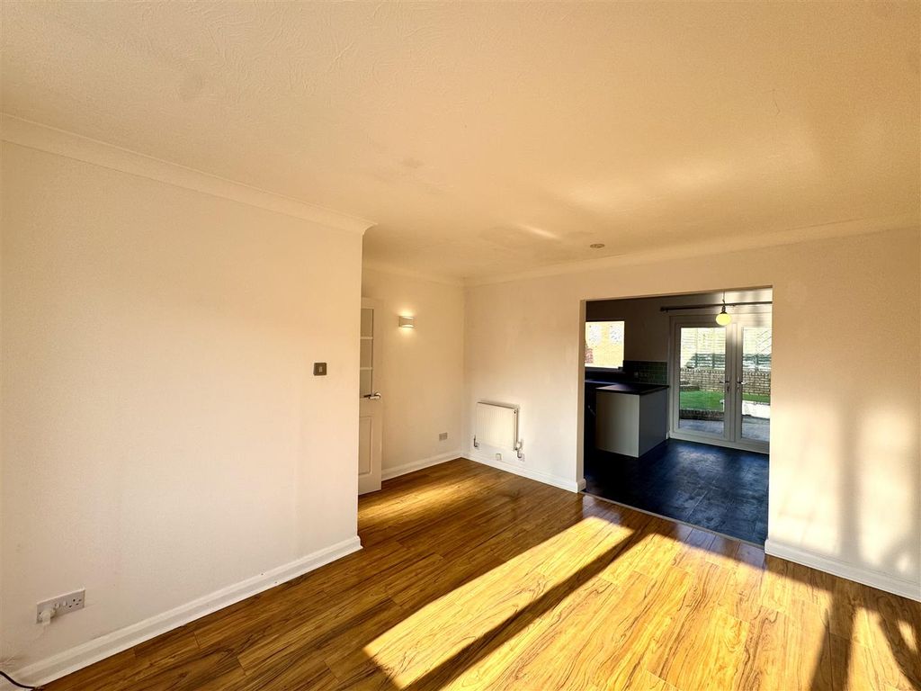 Property photo 3 of 18 Living Room