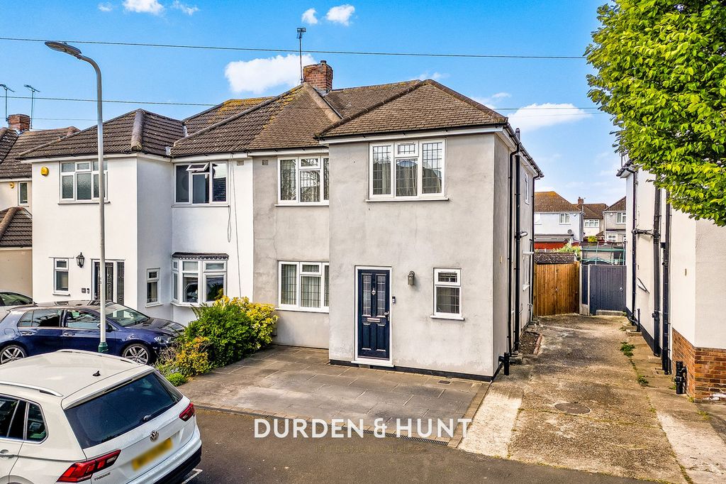 Property photo 1 of 32