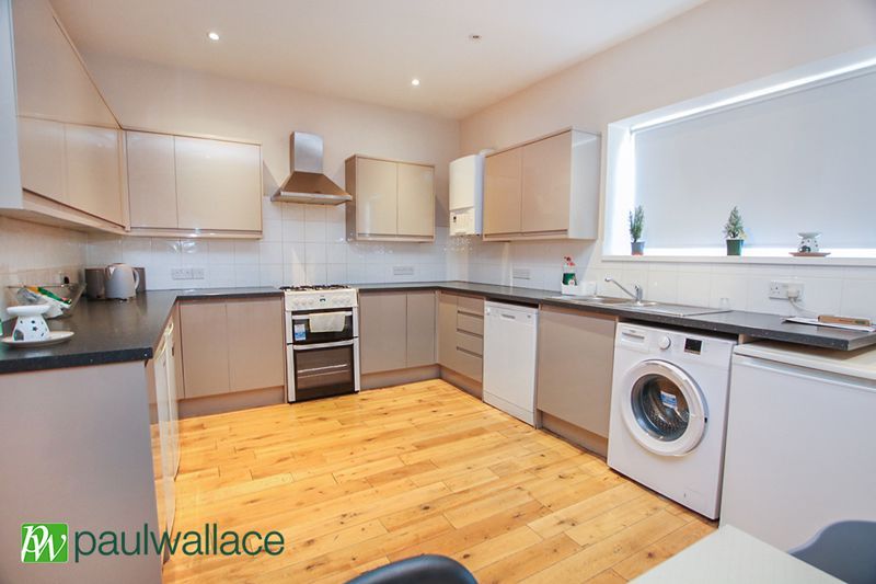 Property photo 2 of 8 Kitchen