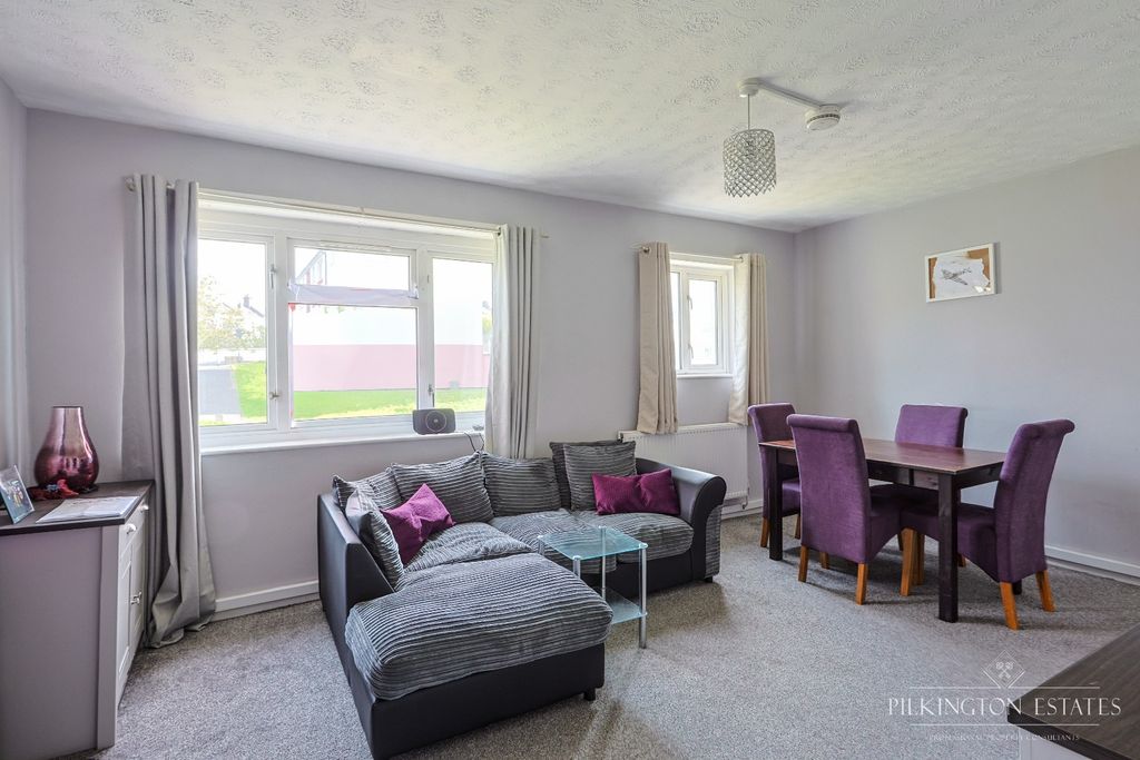 Property photo 2 of 10 5098304