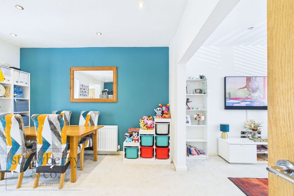 Property photo 1 of 33