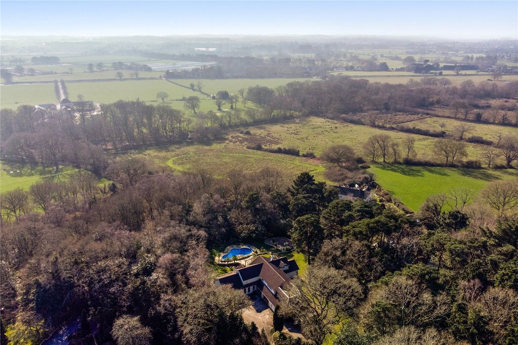 Property photo 2 of 22 Wimborne, Bh21