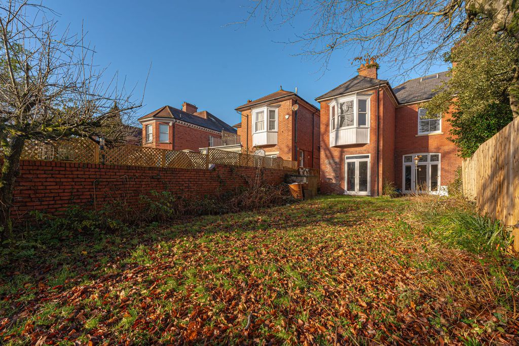 Property photo 2 of 31