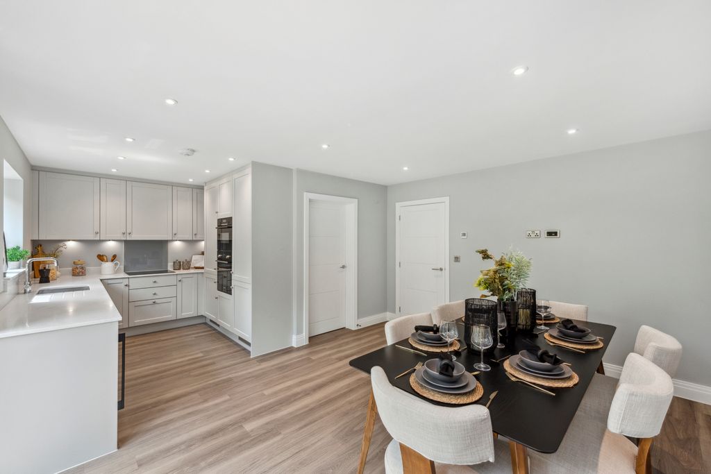 Property photo 3 of 16 Show Home