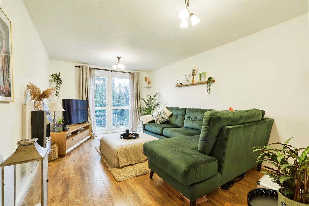 Property photo 2 of 11