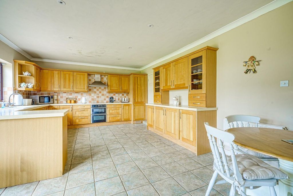 Property photo 3 of 30