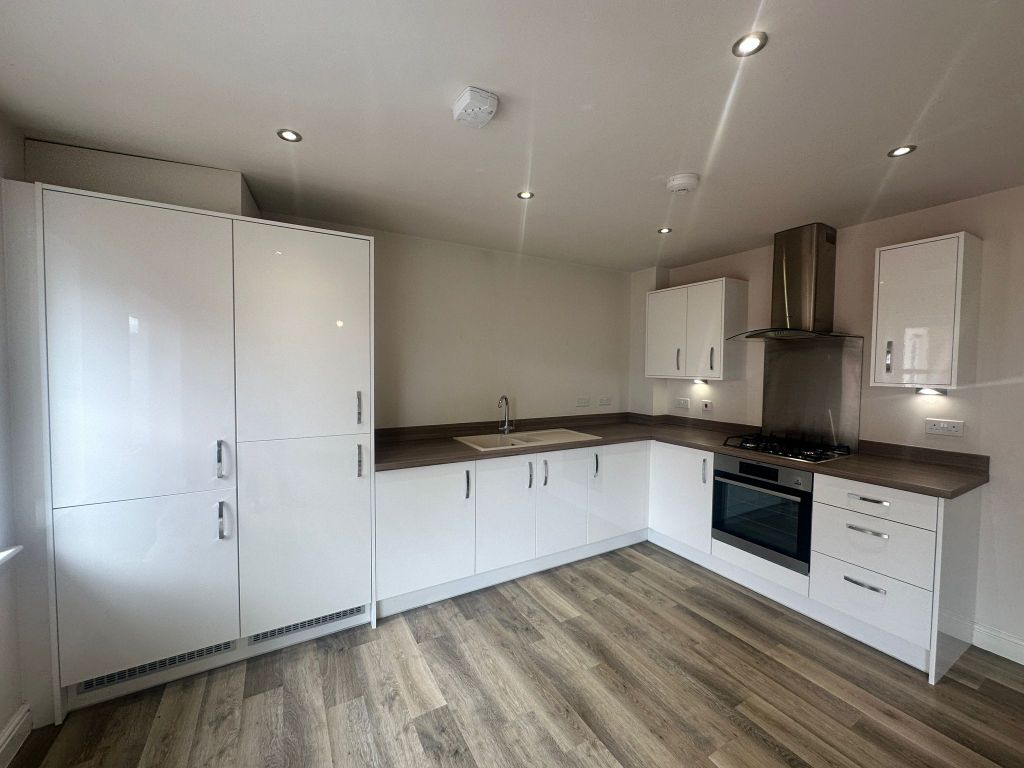 Property photo 2 of 8 Kitchen