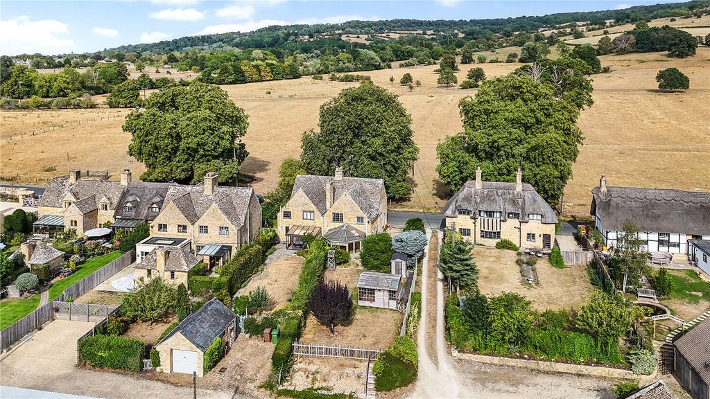 3 bed semi-detached house for saleSnowshill Road, Broadway, Worcestershire WR12