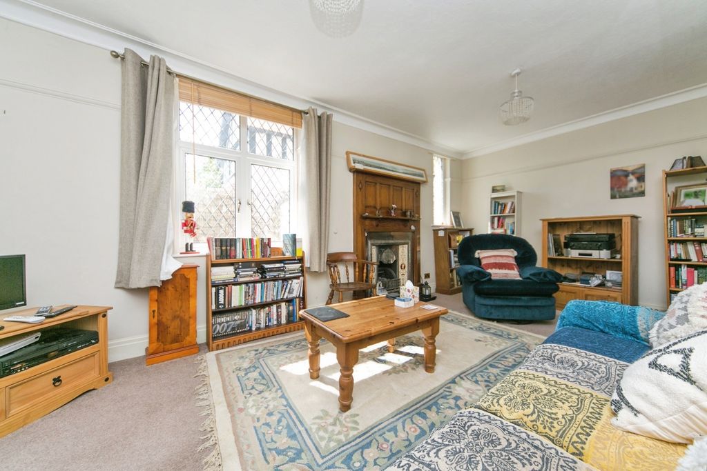 Property photo 3 of 21 Pbox-Img.Jpg
