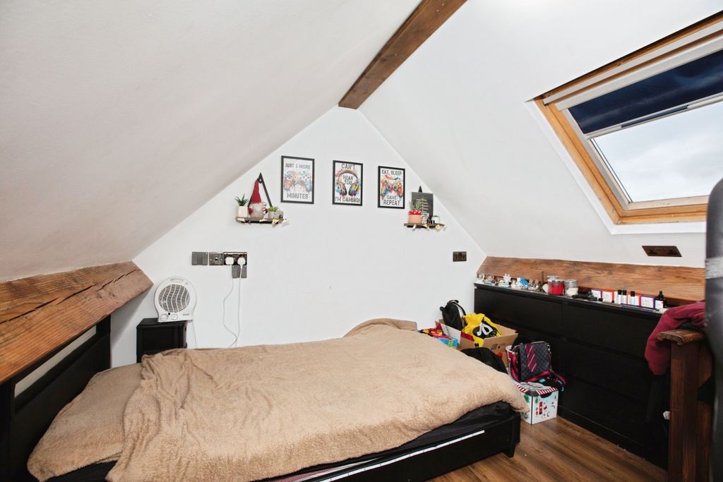 Property photo 3 of 20 Set1-27