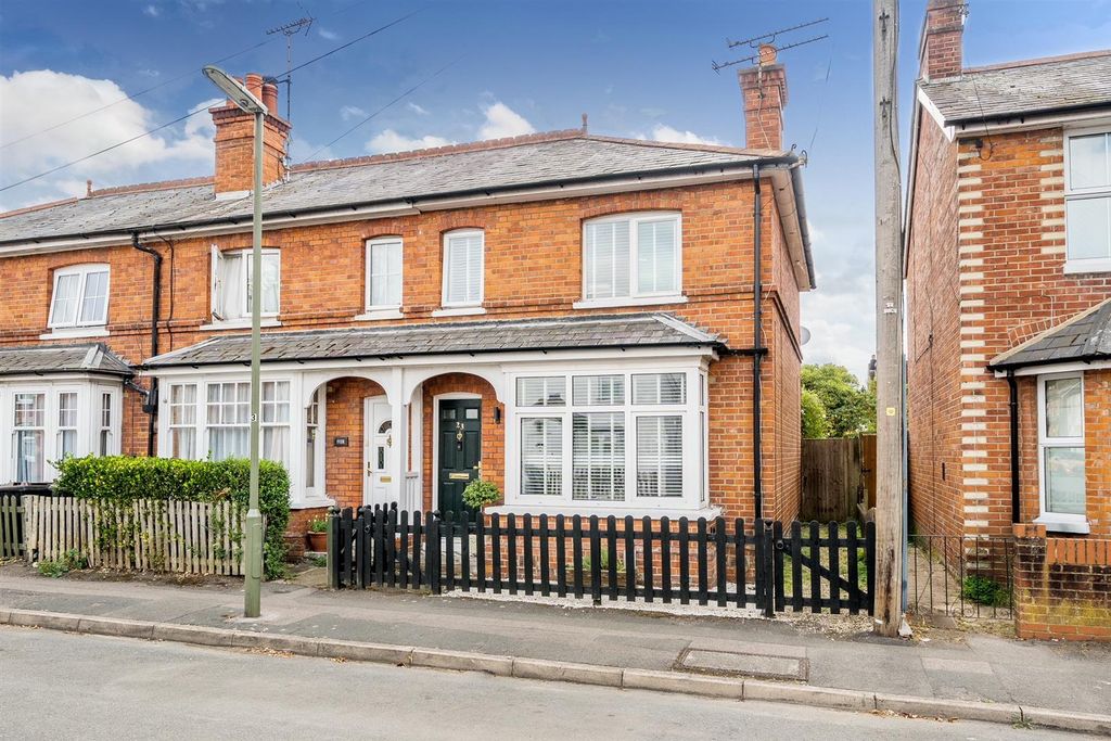 Property photo 1 of 22 23 Moorlands.Jpg
