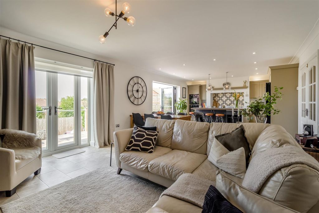 Property photo 3 of 49 8566438-Interior31.Jpg