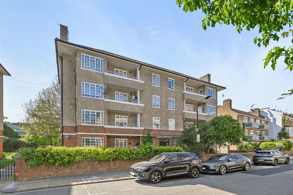 Property photo 1 of 10 Linden Court