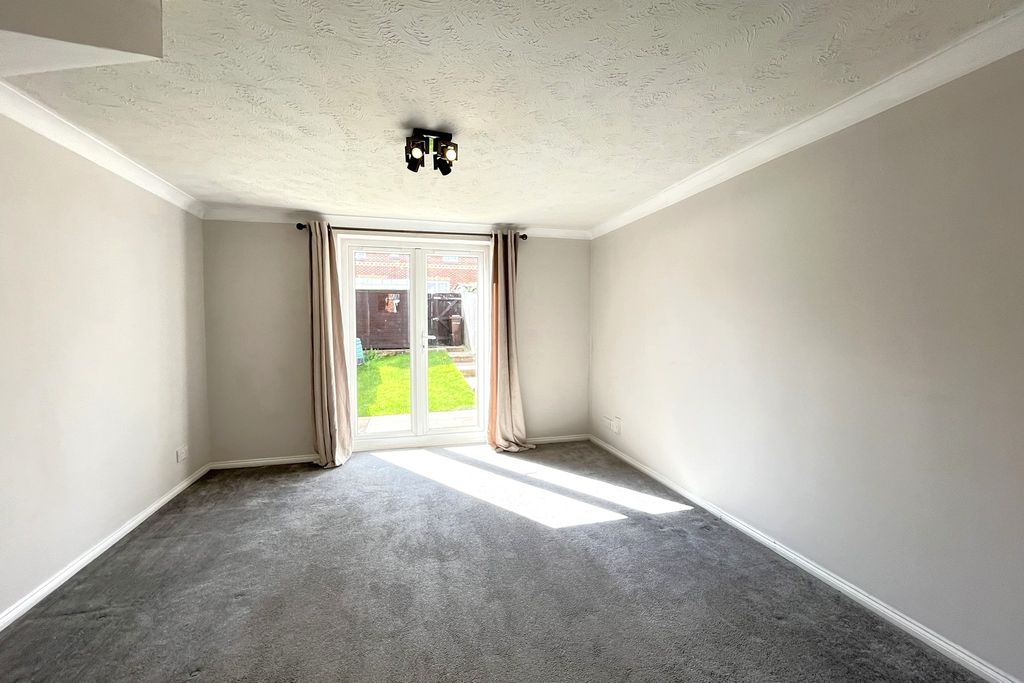Property photo 3 of 10 Living Room