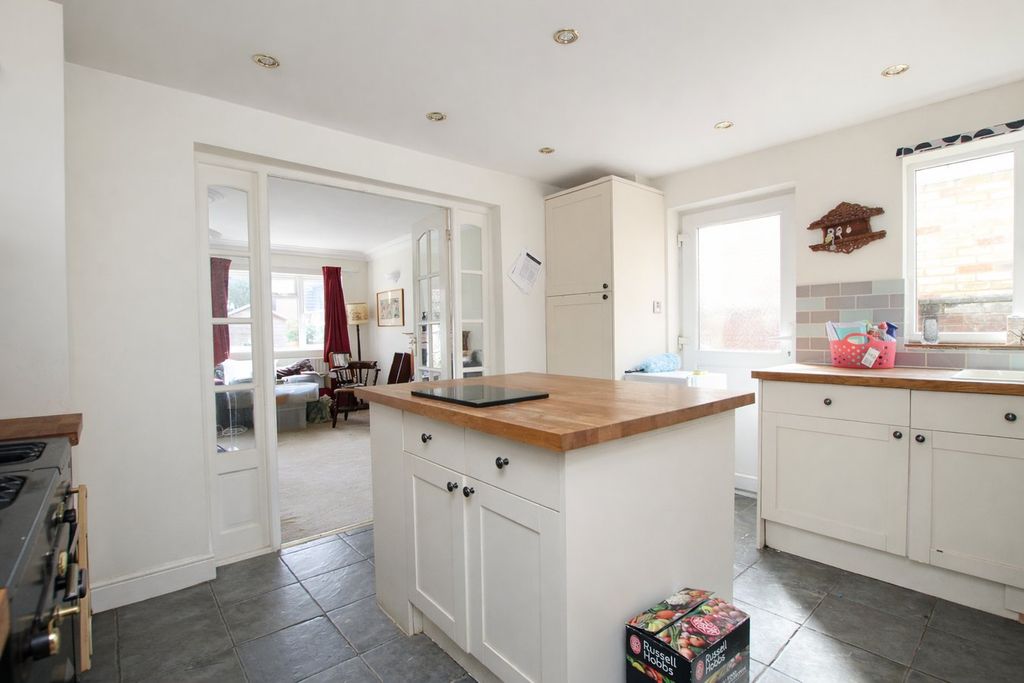 Property photo 3 of 13 Kitchen