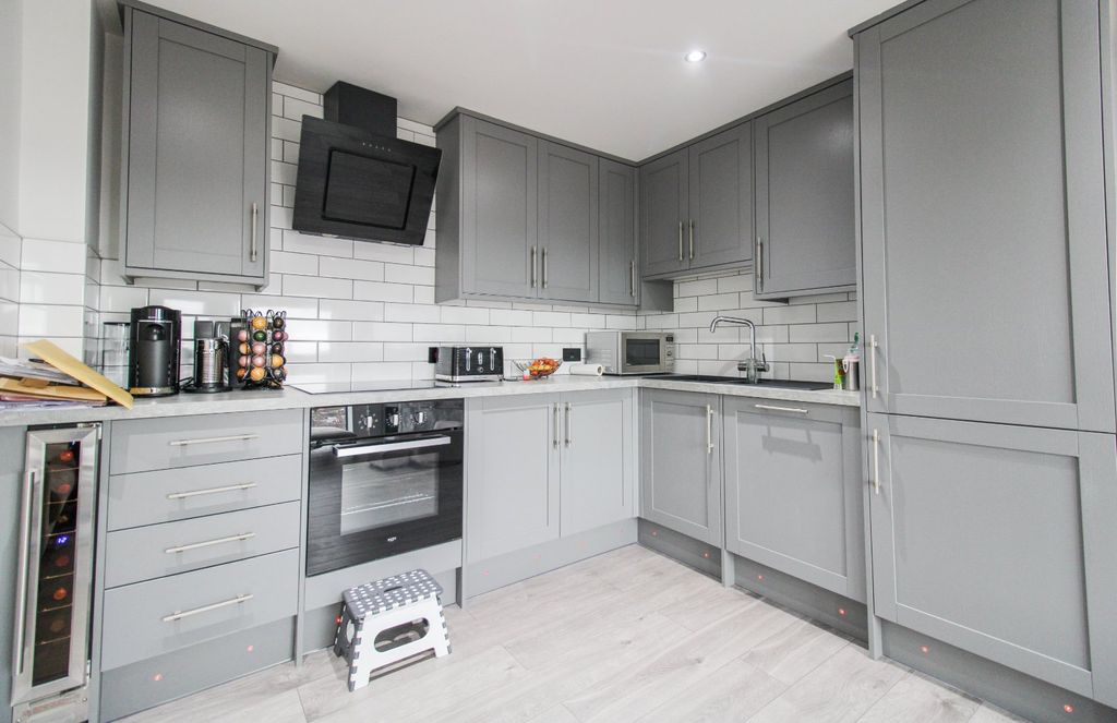 Property photo 2 of 10 Picture No. 09
