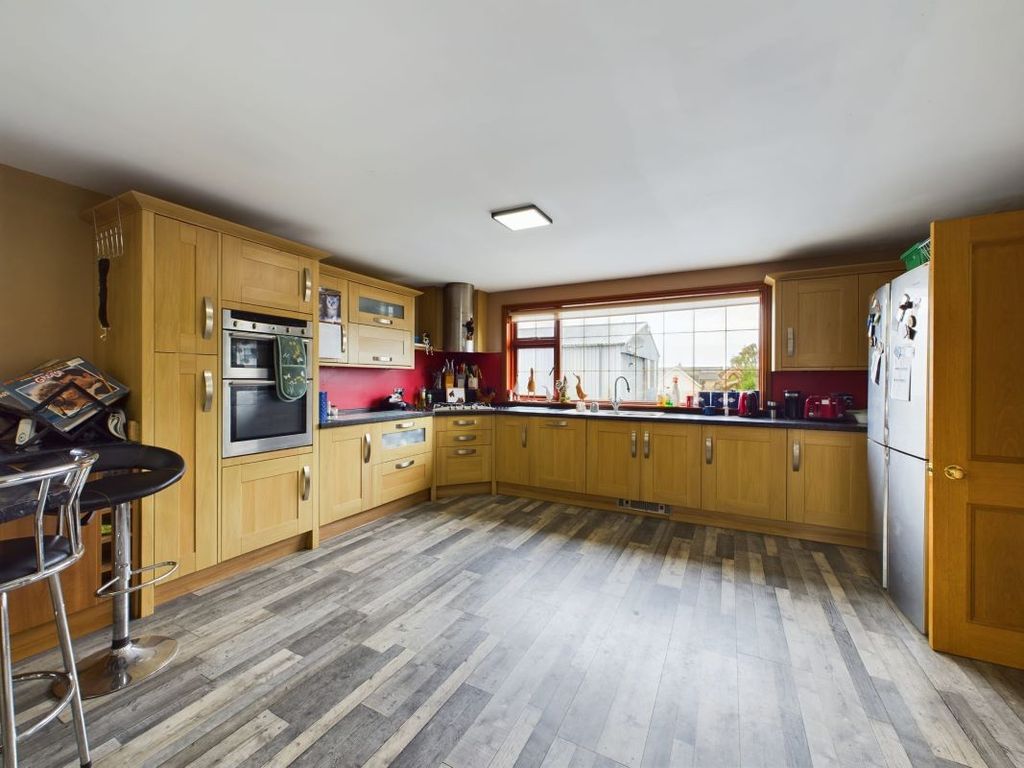 Property photo 2 of 42