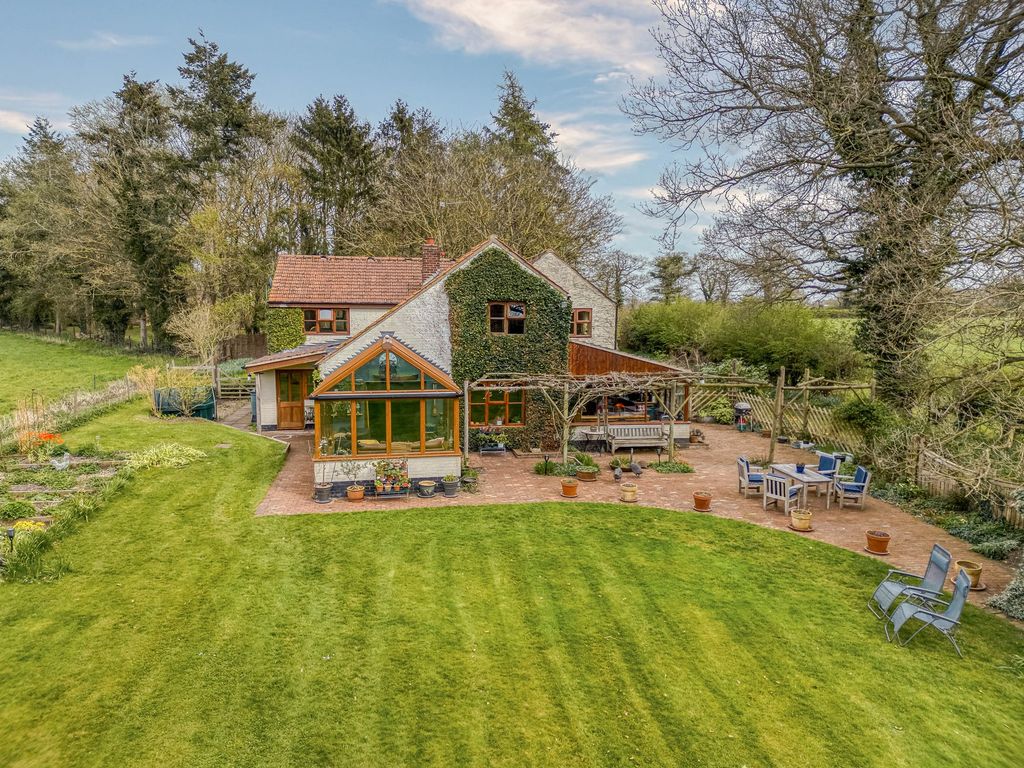 Property photo 1 of 32