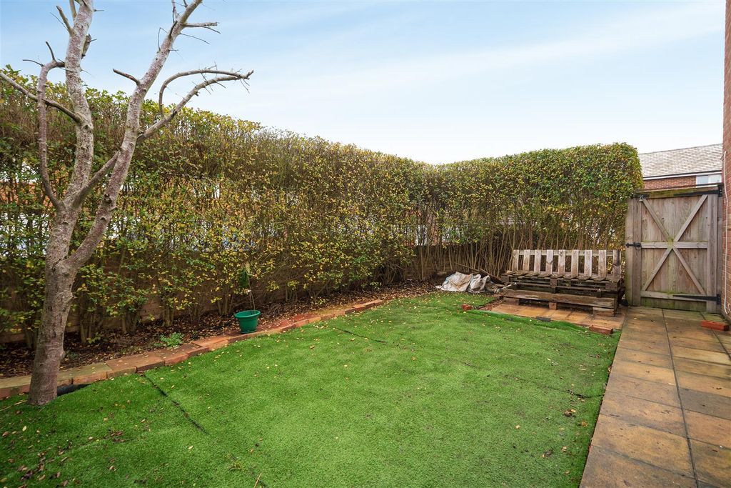 Property photo 2 of 14 Garden