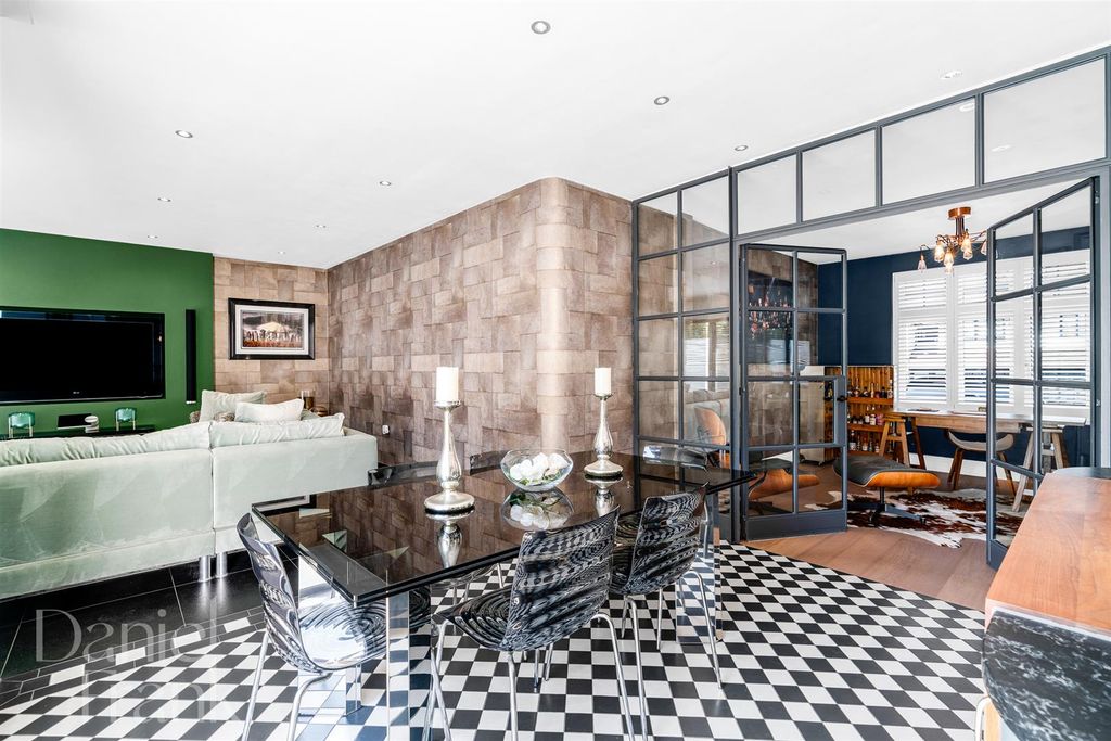 Additional image 12 of 5 bed detached house for saleThe Uplands, Loughton IG10
