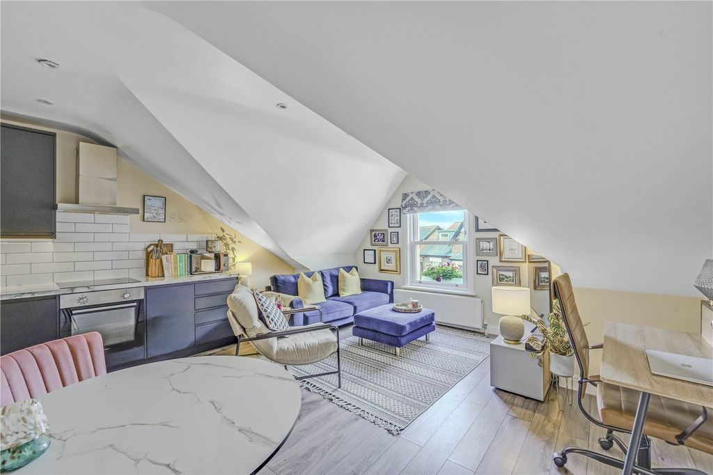 Property photo 2 of 10 Picture No. 14